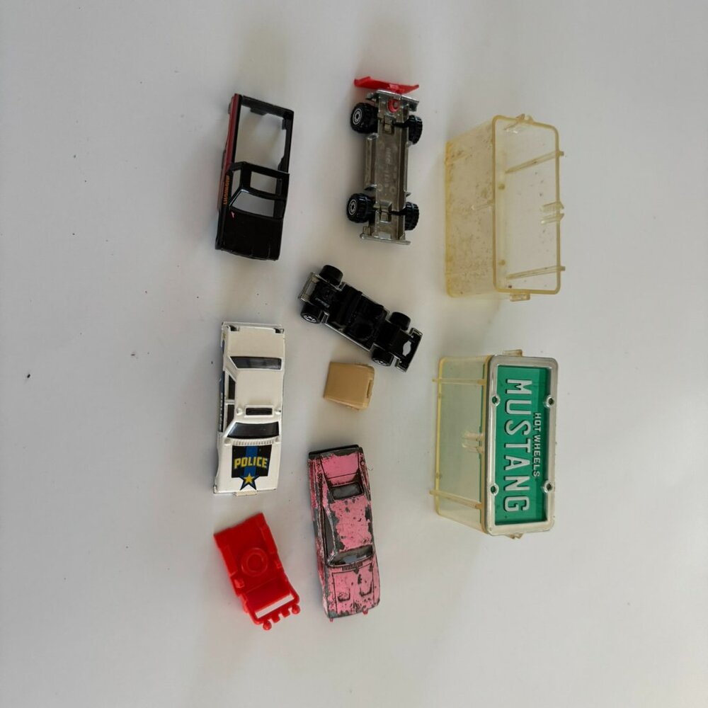 Lot 023 – Hot Wheels/Small Toys.